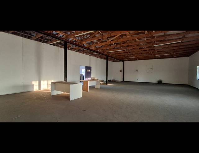 1,265M² BUILDING FOR SALE IN APEX